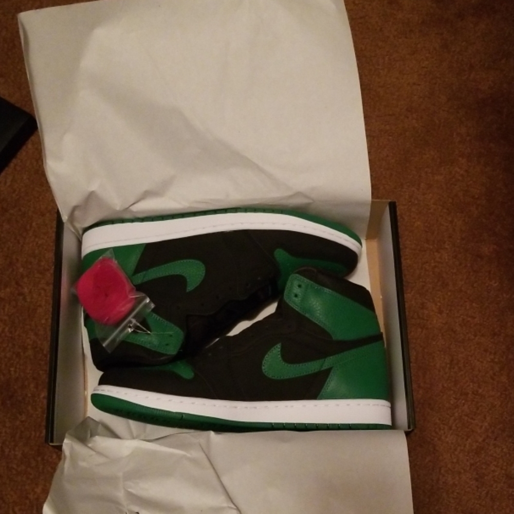 Nike Air Jordan 1 Retro High OG Pine Green…